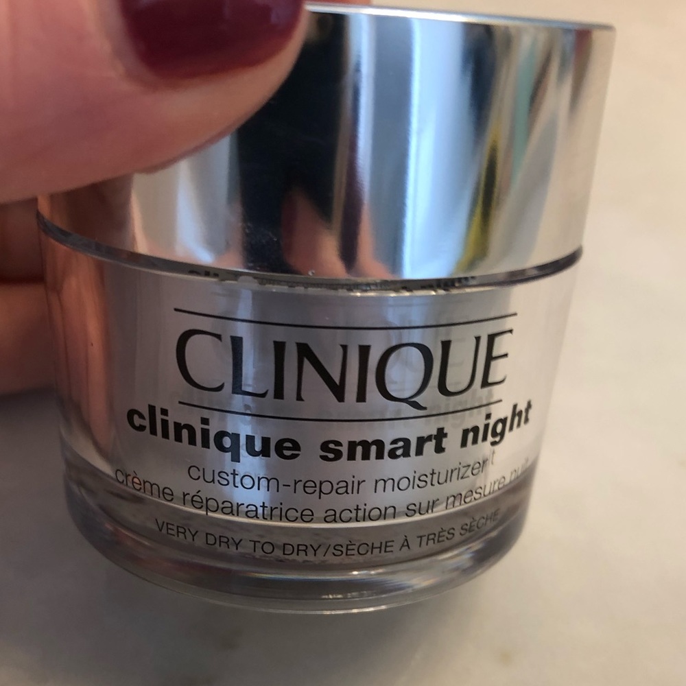 Clinique smart Night Custom repair moisturizer